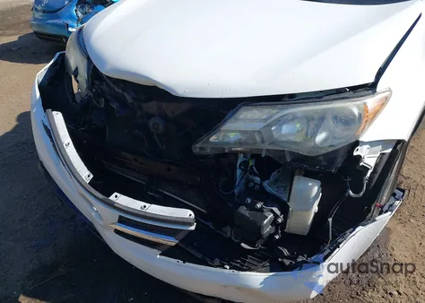 2015 Toyota Rav4 Xle z USA, uszkodzony, nr VIN JTMRFREV5FD162481